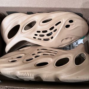 Yeezy Foam Runner Ochre